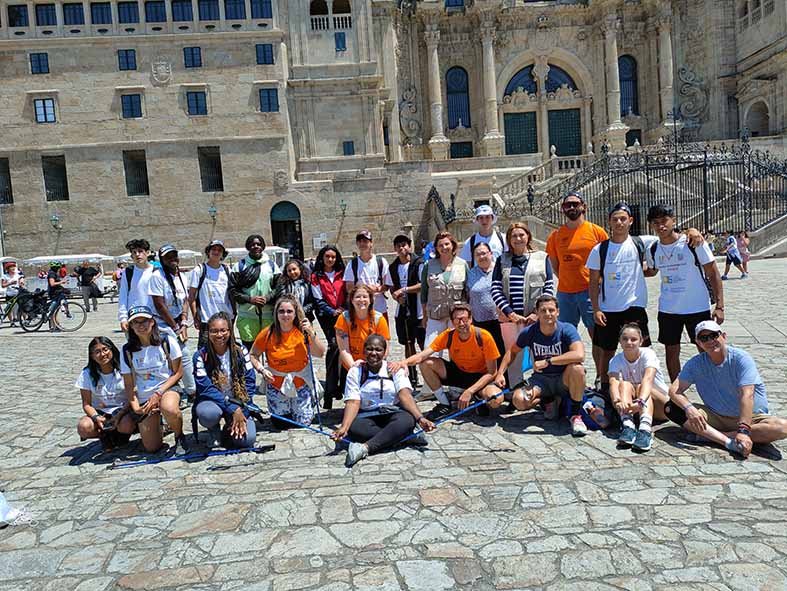 El Camino de Santiago  es una forma educativa y divertida de unión entre la juventud de los dos paises.
