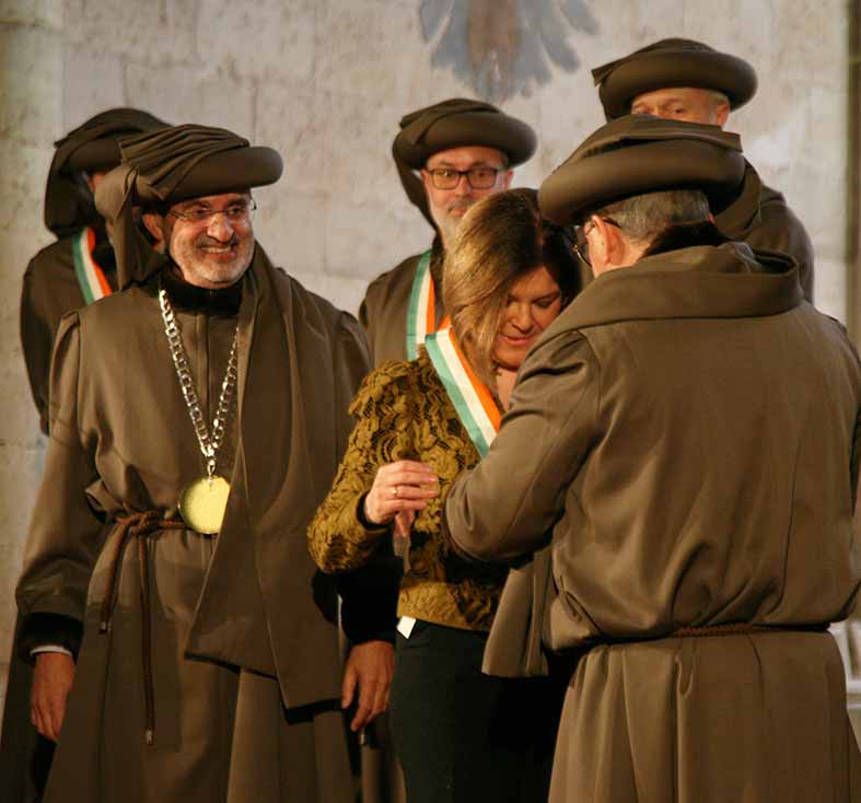 Entronización de Cristina Frías, directora general de la industria y de la cadena alimenticia de Castilla y León.